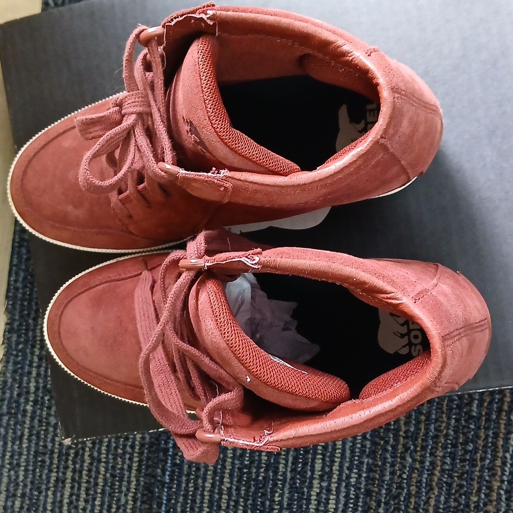 Sorel NWT Burgandy Out N About Slip on Wedge shoes 6 Waterproof - Picture 6 of 8